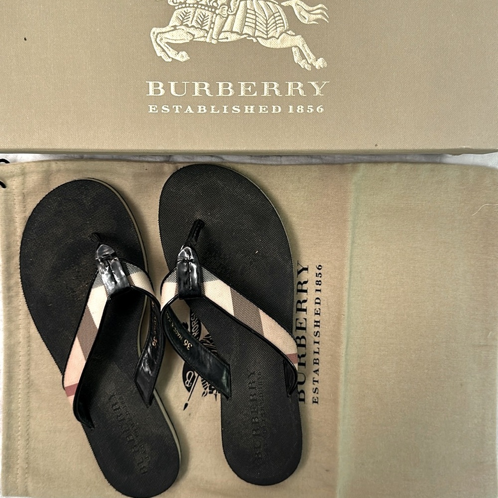 Burberry flip-flops size EUR36